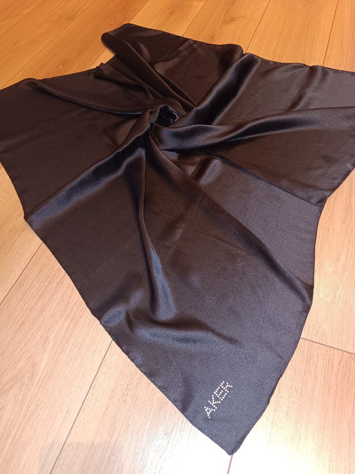 Siyah Parlak Saten Kadın Fular - Görsel 4