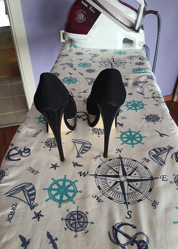 Yılan Desenli Siyah Süet Kadın Ayakkabı - Görsel 2