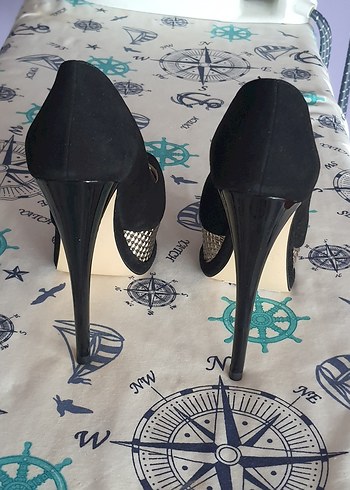 Yılan Desenli Siyah Süet Kadın Ayakkabı - Görsel 3