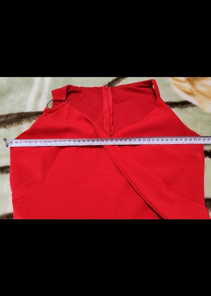 Kırmızı tulum - Görsel 2