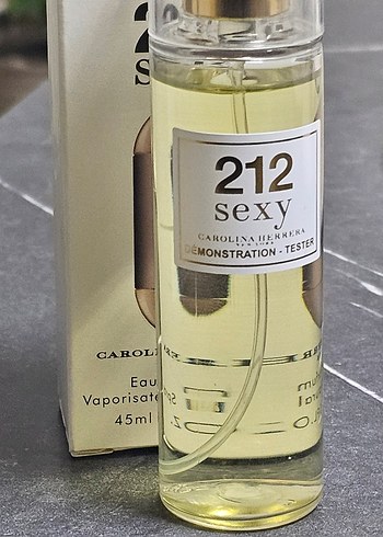 Carolina Herrera 212 Sexy 45 ML parfüm - Görsel 2