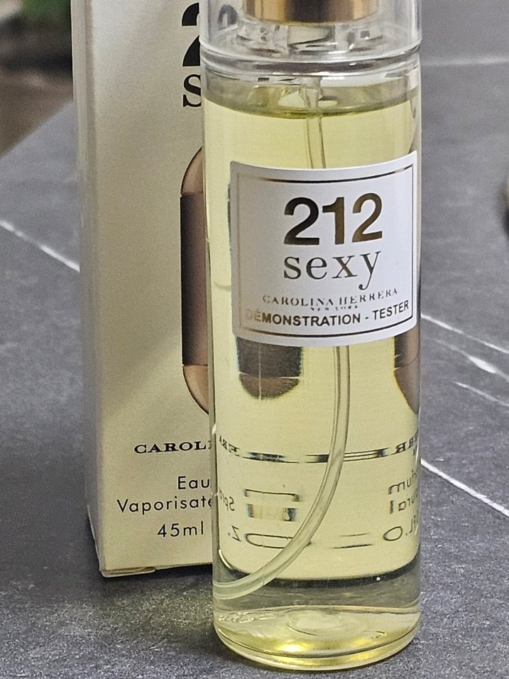 Carolina Herrera 212 Sexy 45 ML parfüm - Görsel 2