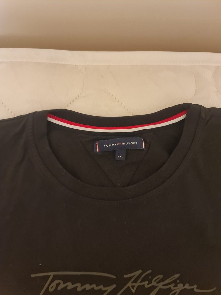 Tommy Hilfiger Siyah Kısa Kollu Tişört - Görsel 2