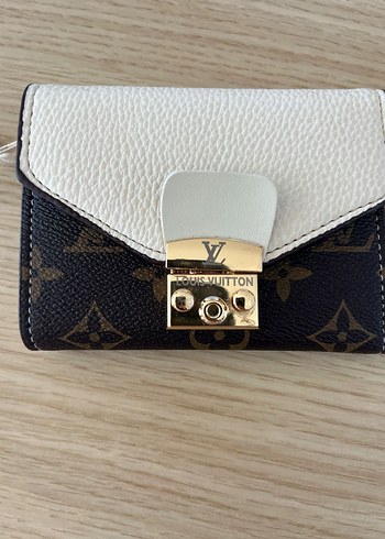 Louis Vuitton Beyaz Deri Tokalı Cüzdan