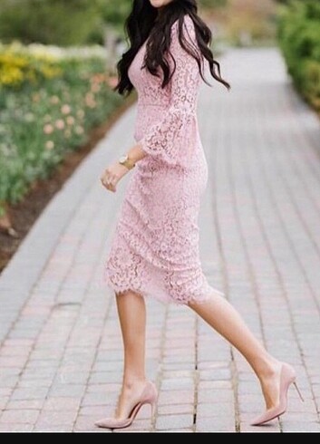 Pembe dantel elbise