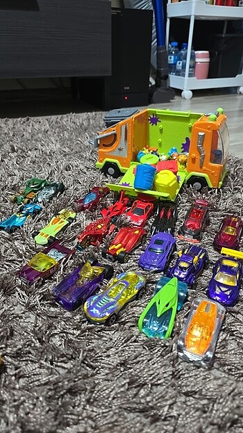 Beden The trash pack kamyon ve 20 hotwheels araba