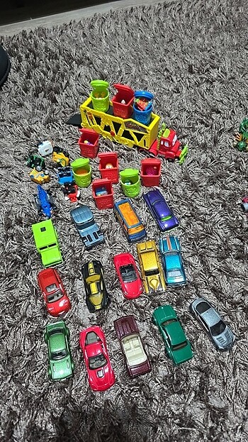 Trash wheels kamyon 9 çöps ve kutulari ve 15 hot wheels araba 