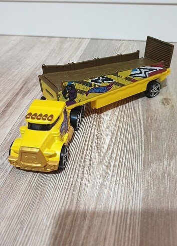  Beden Renk Hot wheels kamyonu 
