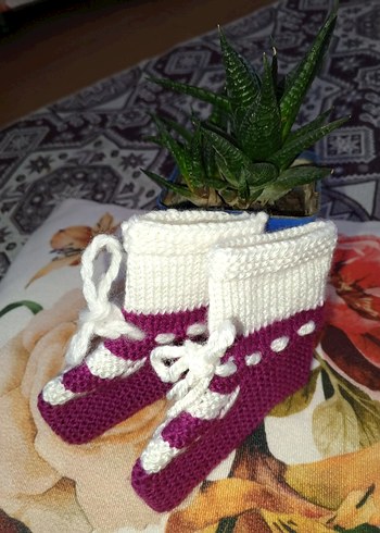 Mor-beyaz örgü kız bebek patik - Görsel 2