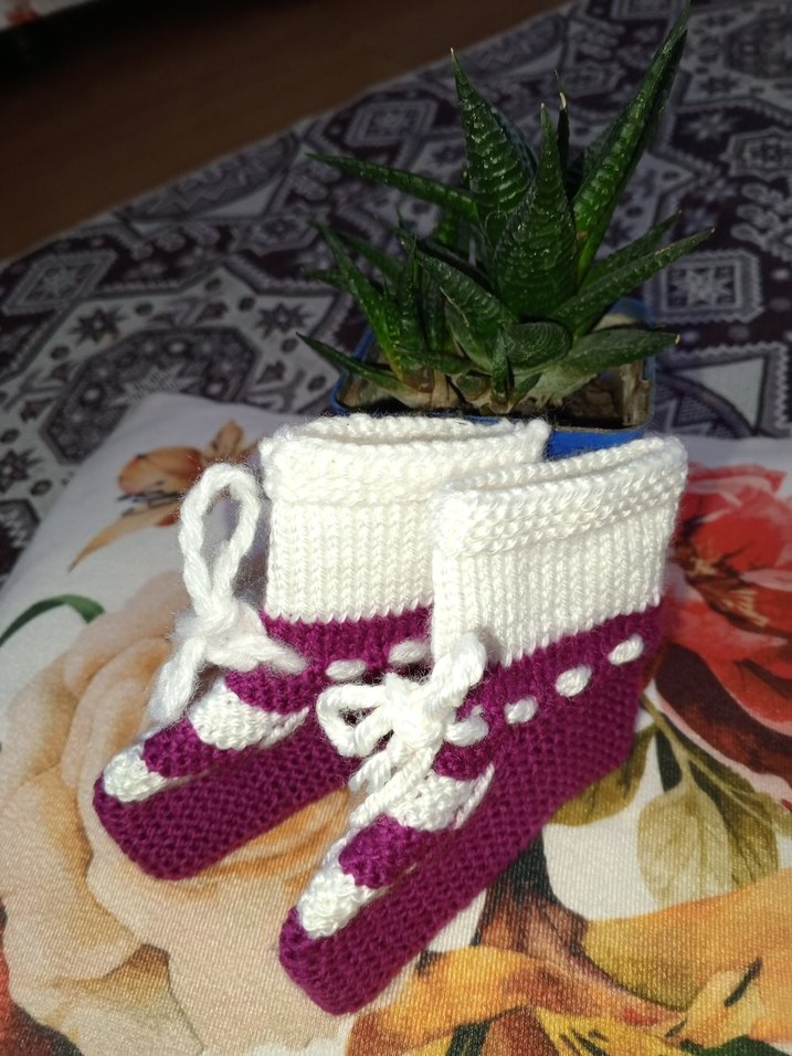 Mor-beyaz örgü kız bebek patik - Görsel 2