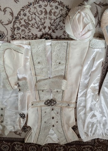 Beyaz Nakışlı Düğmeli Çocuk sünnetTakımı - Görsel 16