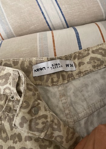 Kadın Beyaz ve desenli Mini Kot Şort - Görsel 2