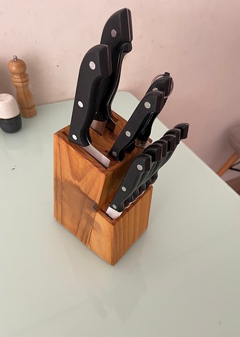 Siyah Saplı Bıçak Seti ve Ahşap Standı