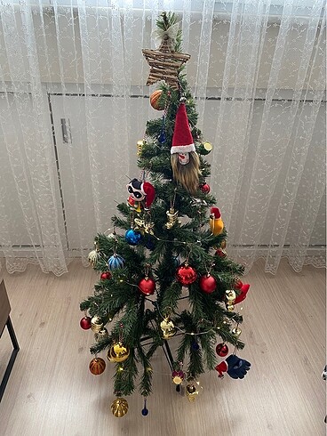 YILBAŞI AĞACI VE SÜSLERİ
