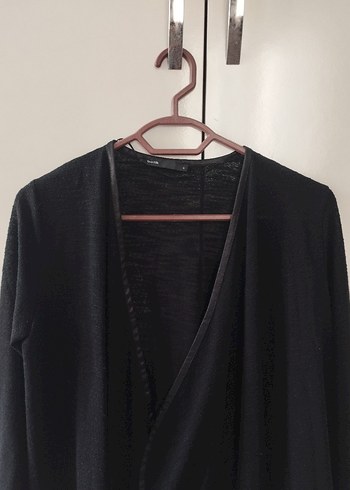 Siyah Dökümlü Kadın Hırka - Görsel 3