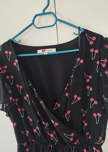 V Yaka Siyah Desenli Kadın Elbise - Görsel 4