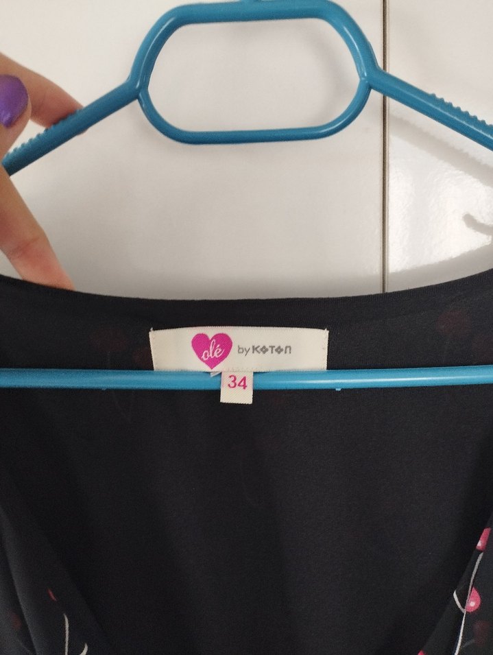 V Yaka Siyah Desenli Kadın Elbise - Görsel 3