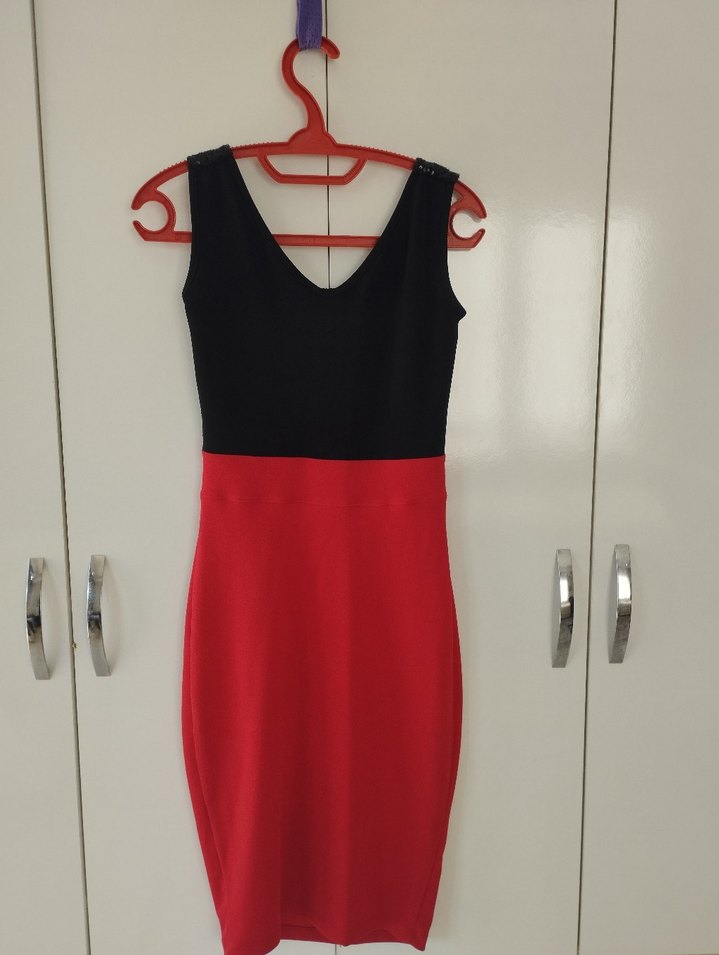 Pul Detaylı Kırmızı Midi Elbise - Görsel 4