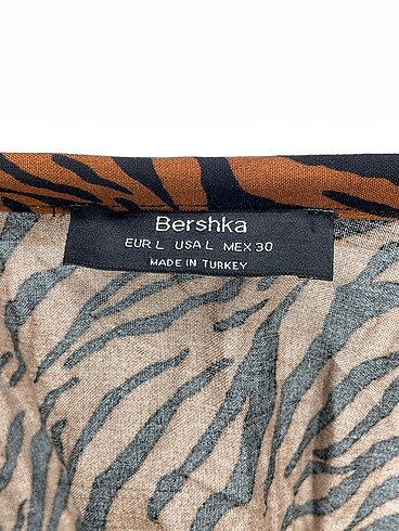 l Beden çeşitli Renk Bershka Gömlek %70 İndirimli.