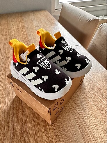 Adidas monofit disney ayakkabı 22 numara