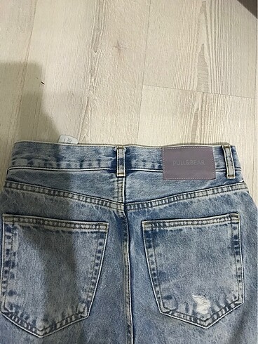 36 Beden mavi Renk Pull&Bear yırtık detaylı jean