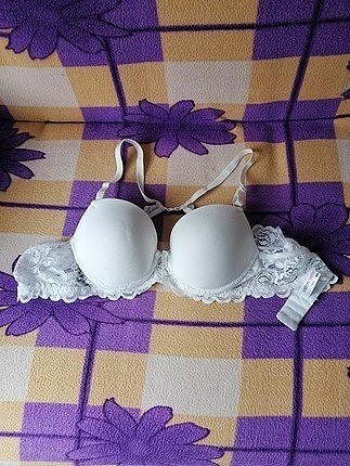 beyaz dantelli