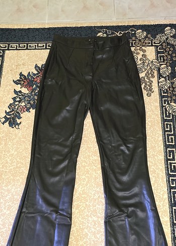 Siyah deri kadın pantalon