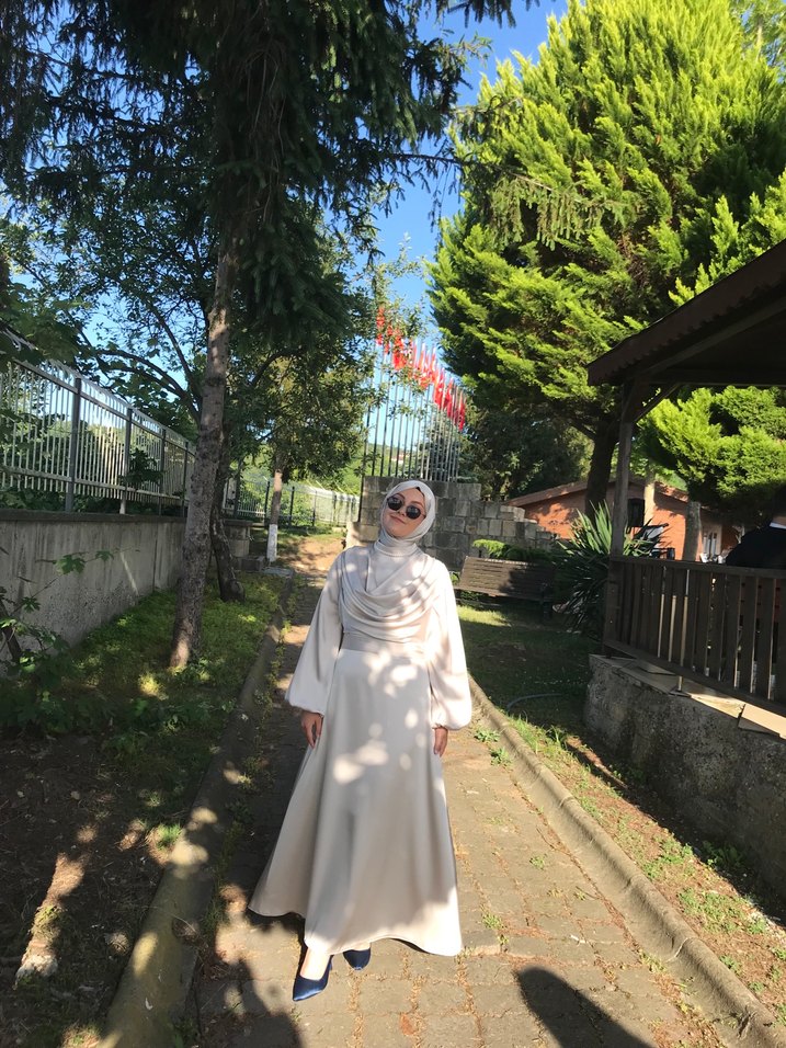 Uzun Beyaz Kadın Elbise ve Şal - Görsel 2