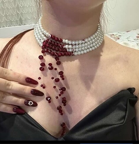 Kanlı kolye