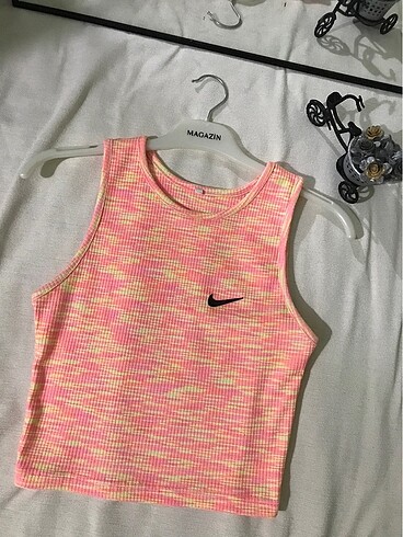 Nike baskılı günlük crop