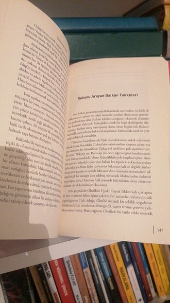 Beden Renk Kitap = çizgisiz defter yazar Akif emre.
