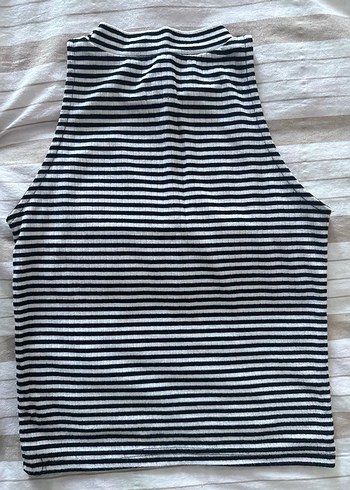 Trendyol & Milla Çizgili Yüksek Yakalı Kolsuz Crop Top
