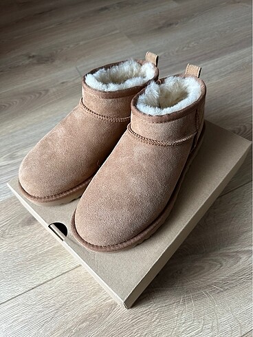 Ugg mini chestnut