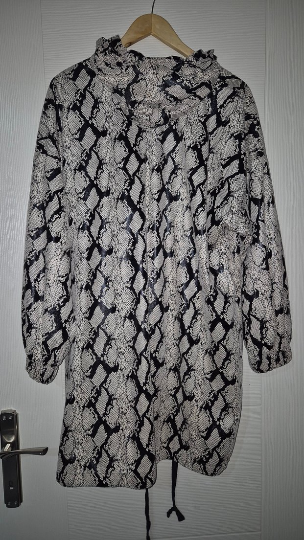 Yılan Desenli Uzun Kadın kap yağmurluk - Görsel 3