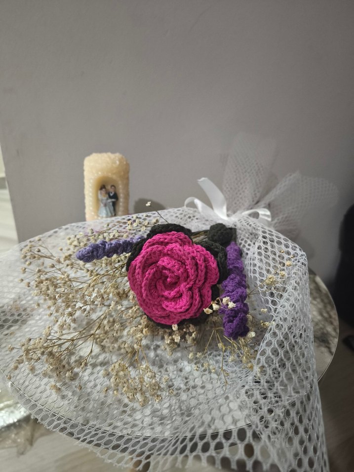 Gotik tarzda el yapımı çiçek buketi - Görsel 2