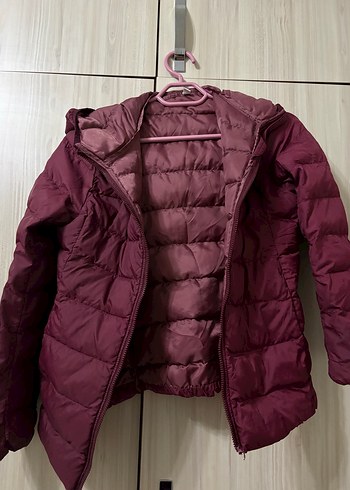 Uniqlo Bordo Kapusonlu Sisme Cocuk Mont