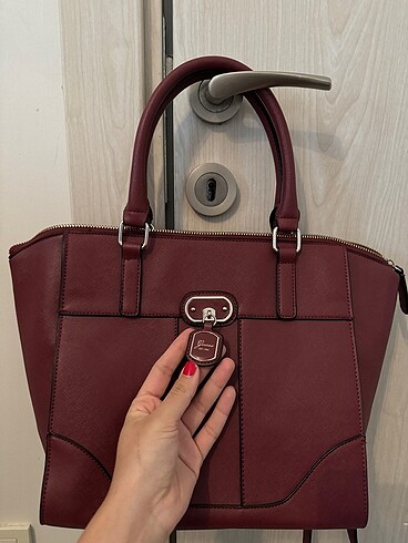  Beden Guess Çanta