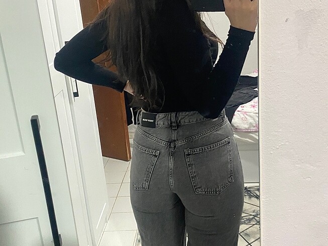 36 Beden Gri dizleri yırtık jeans