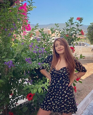Çiçekli elbise