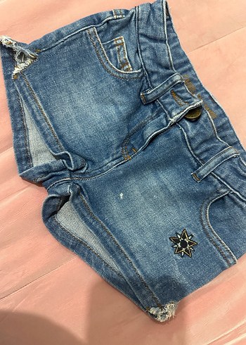 Kız çocuk Koyu Mavi Düğmeli Nakışlı Kot Şort - Görsel 2