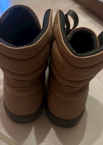 Kahverengi kadın Bot - Görsel 6