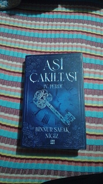 Asi Çakıltaşı 4 ciltli