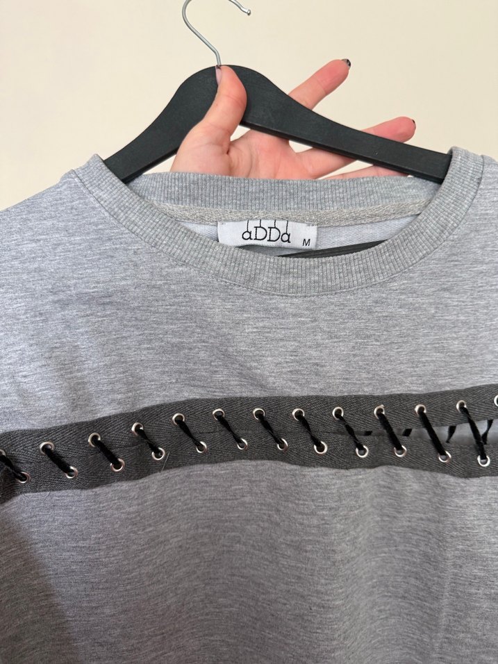 Gri Zincir Detaylı Kadın Sweatshirt - Görsel 3