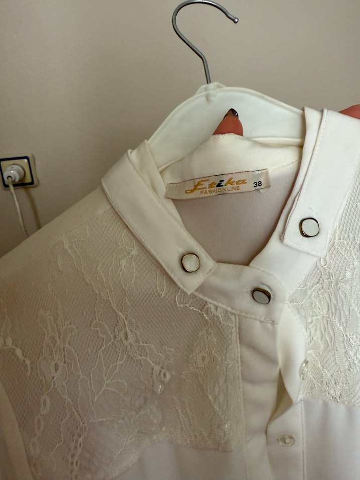 Düğmeli dantel yaka detaylı Beyaz Kadın Uzun Kollu Gömlek - Görsel 3