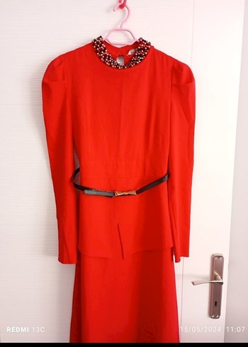 Kemerli Koyu Kırmızı Uzun Kollu Uzun Elbise - Görsel 2