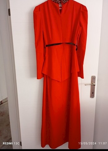 Kemerli Koyu Kırmızı Uzun Kollu Uzun Elbise - Görsel 3