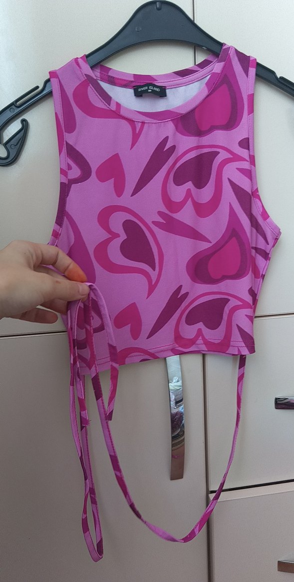 Pembe Kalp Desenli Kolsuz Crop Üst - Görsel 2