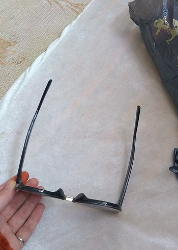 Gold detaylı güneş gözlüğü - Görsel 4