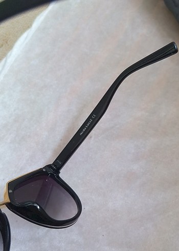 Gold detaylı güneş gözlüğü - Görsel 3