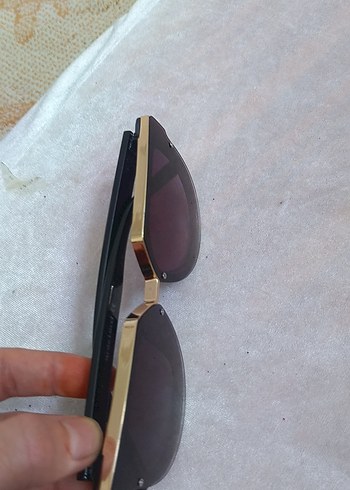 Gold detaylı güneş gözlüğü - Görsel 2